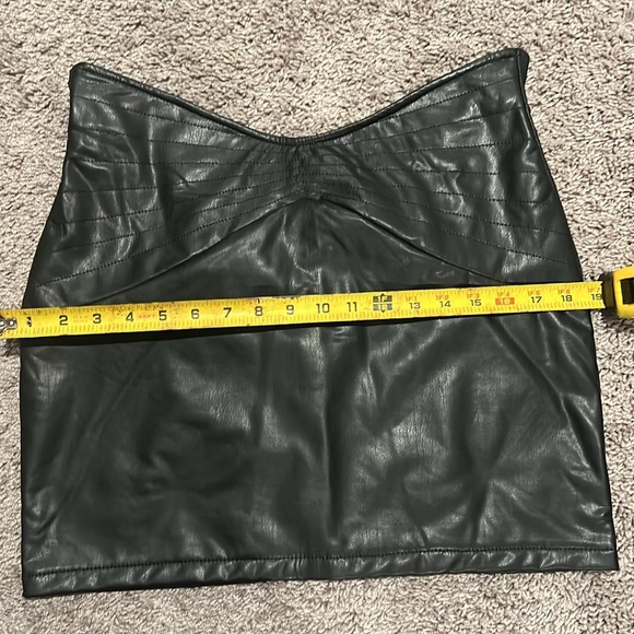 Faux Leather Mini Skirt 🖤 - Picture 6 of 6